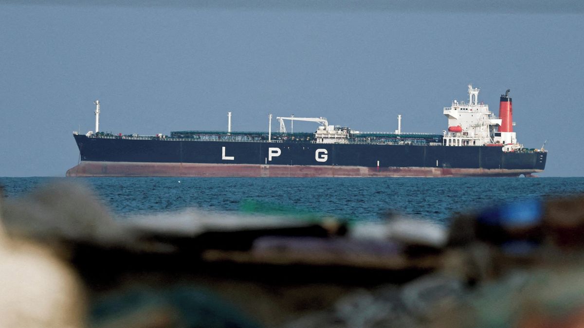 Přehledně: Polystyren, léky, mobily. Na čem se uzavření Hormuzu podepíše